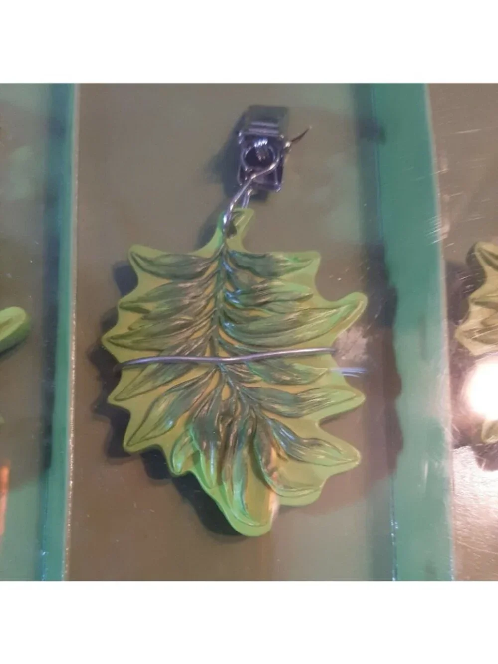 Set of 4 Green Leaf Shaped Tablecloth Weights New Picnic